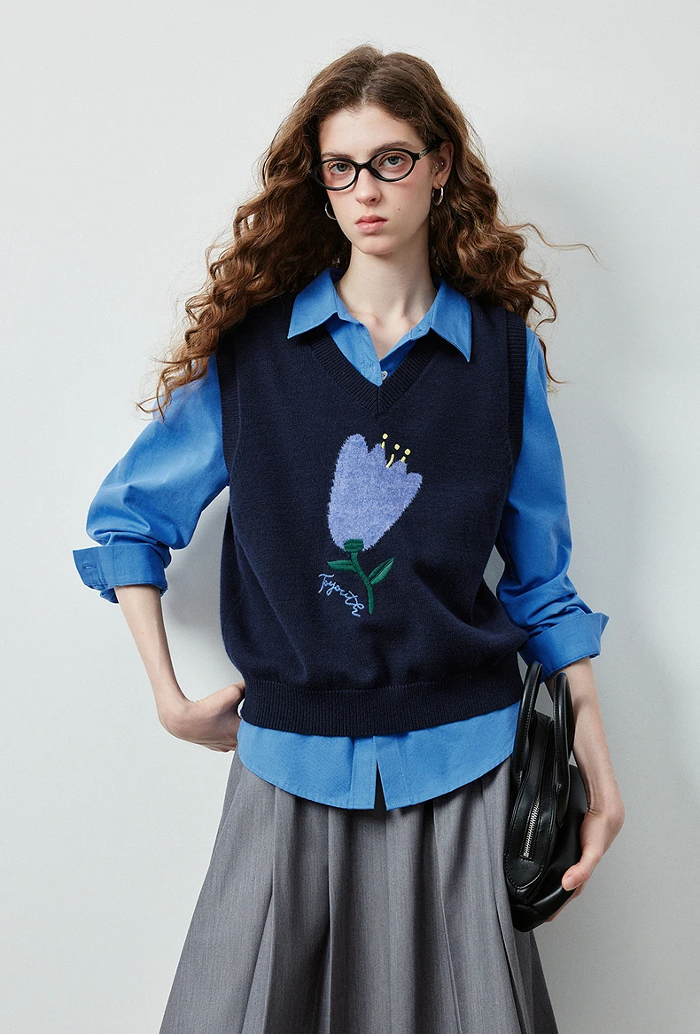 TOYOUTH Women's V Neck Knit Vest 2026 Fall New Arrival Botanical Jacquard Preppy Sleeveless Layering Top