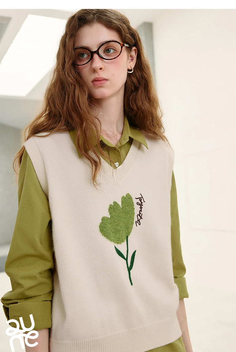 TOYOUTH Women's V Neck Knit Vest 2026 Fall New Arrival Botanical Jacquard Preppy Sleeveless Layering Top
