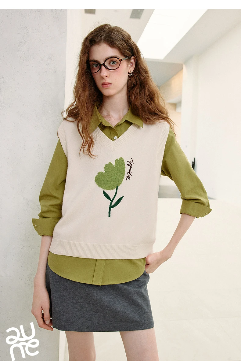 TOYOUTH Women's V Neck Knit Vest 2026 Fall New Arrival Botanical Jacquard Preppy Sleeveless Layering Top