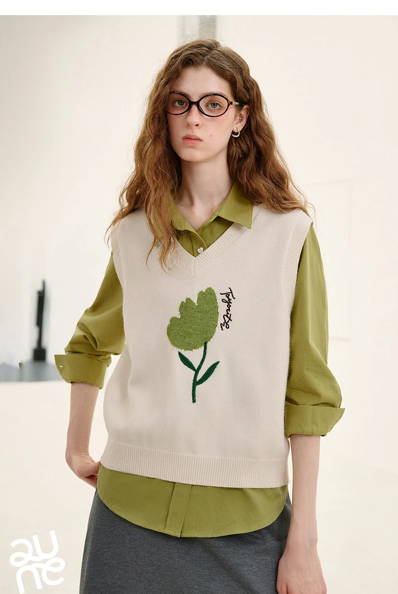 TOYOUTH Women's V Neck Knit Vest 2026 Fall New Arrival Botanical Jacquard Preppy Sleeveless Layering Top