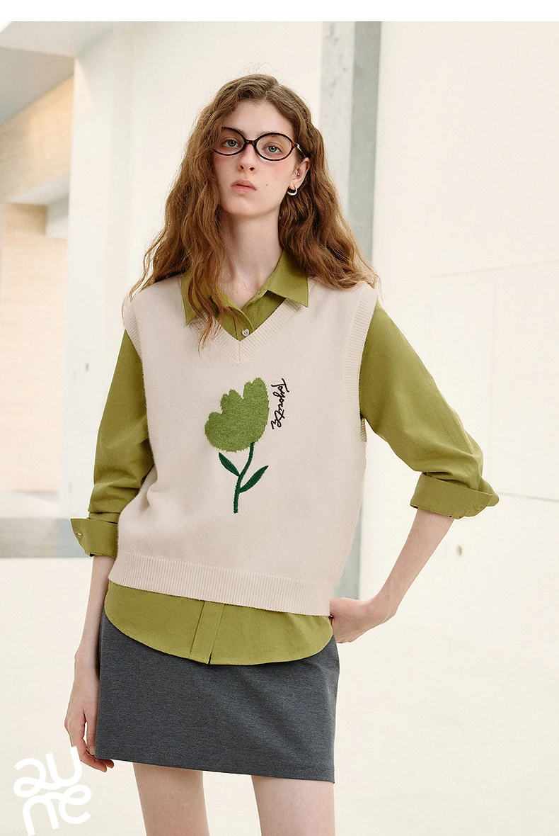 TOYOUTH Women's V Neck Knit Vest 2026 Fall New Arrival Botanical Jacquard Preppy Sleeveless Layering Top