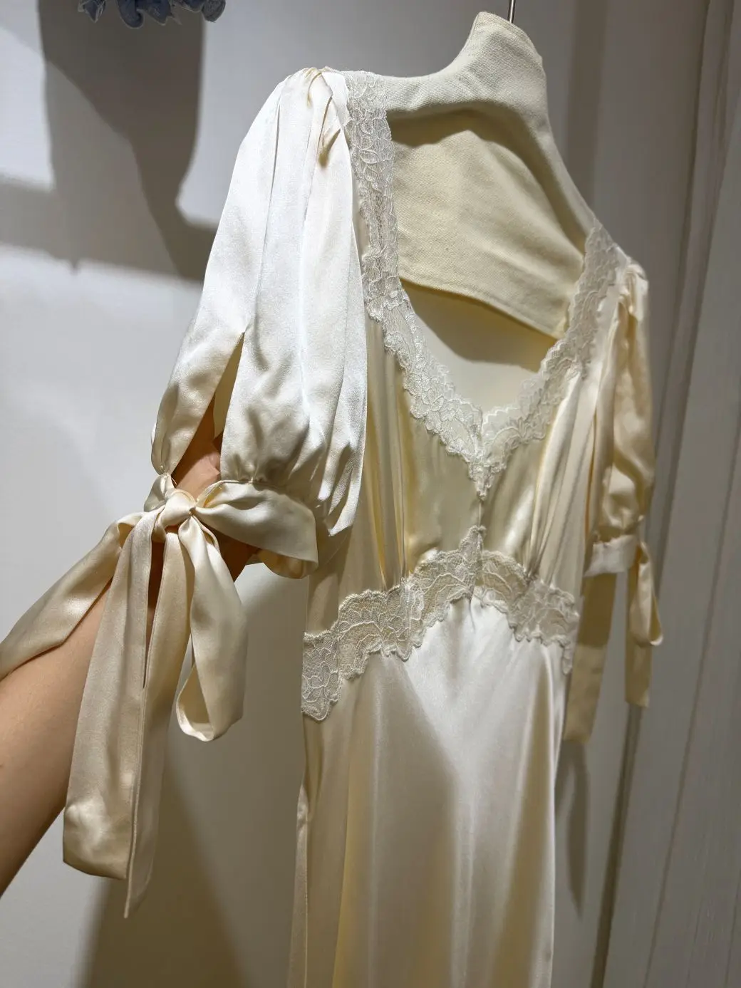 100% Silk Women's Satin Midi Dress Lace Embroidery Patchwork V-Neck Ribbon Short Sleeve High Waist Elegant Ladies Robe