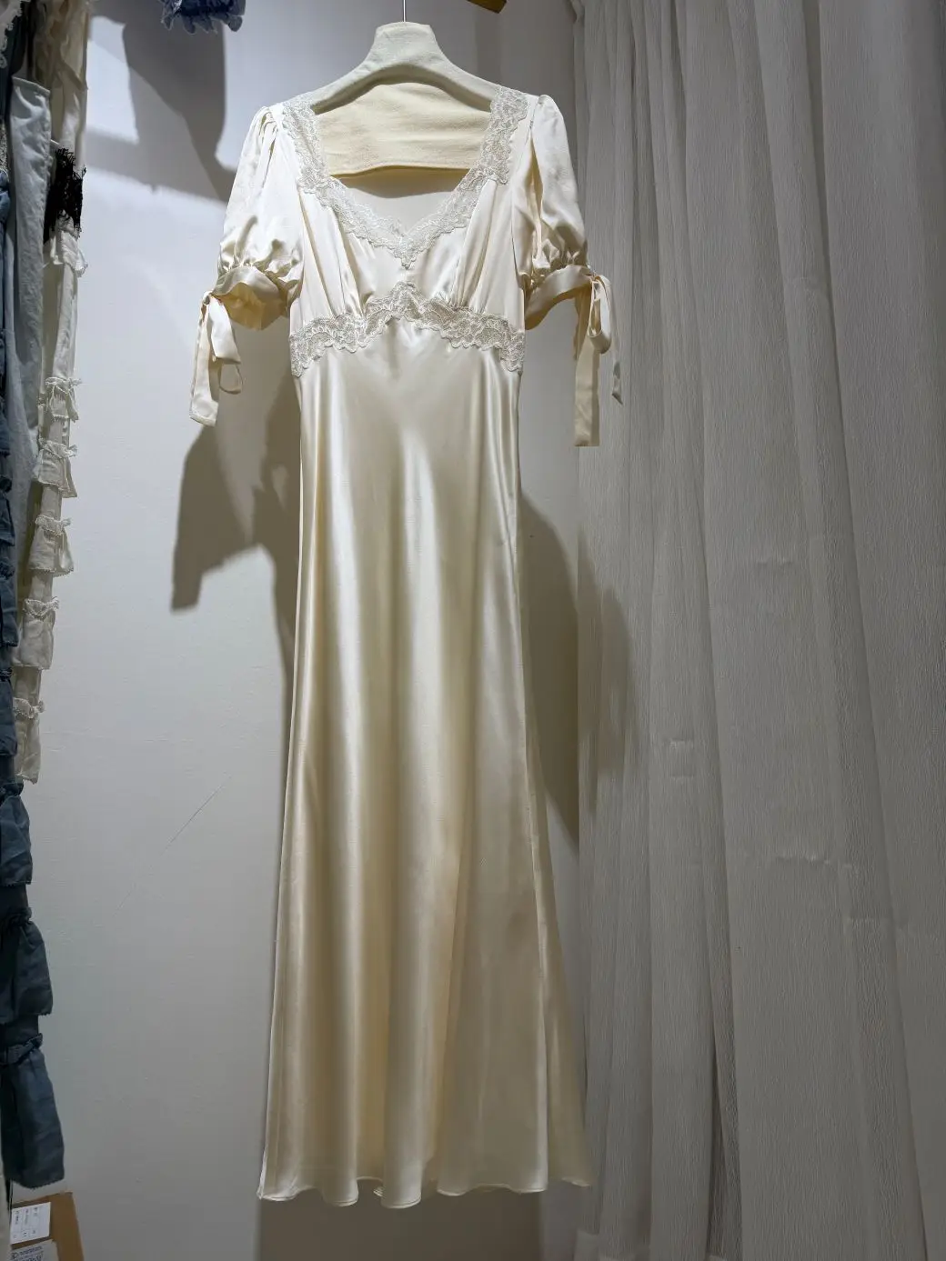 100% Silk Women's Satin Midi Dress Lace Embroidery Patchwork V-Neck Ribbon Short Sleeve High Waist Elegant Ladies Robe