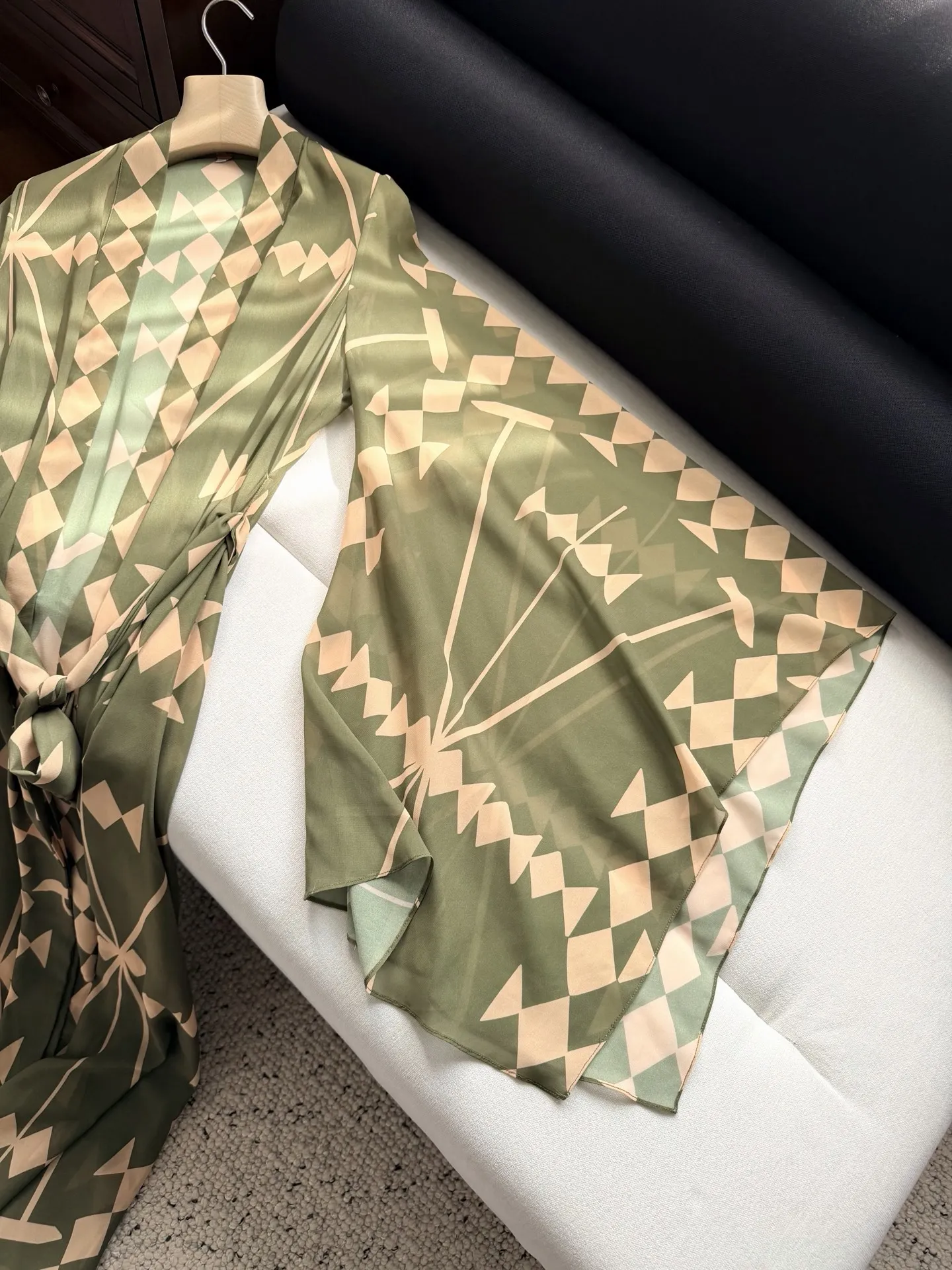 Classic waist slimming geometric pattern printed cloak jacket elastic waist straight leg pants elegant vacation women's set