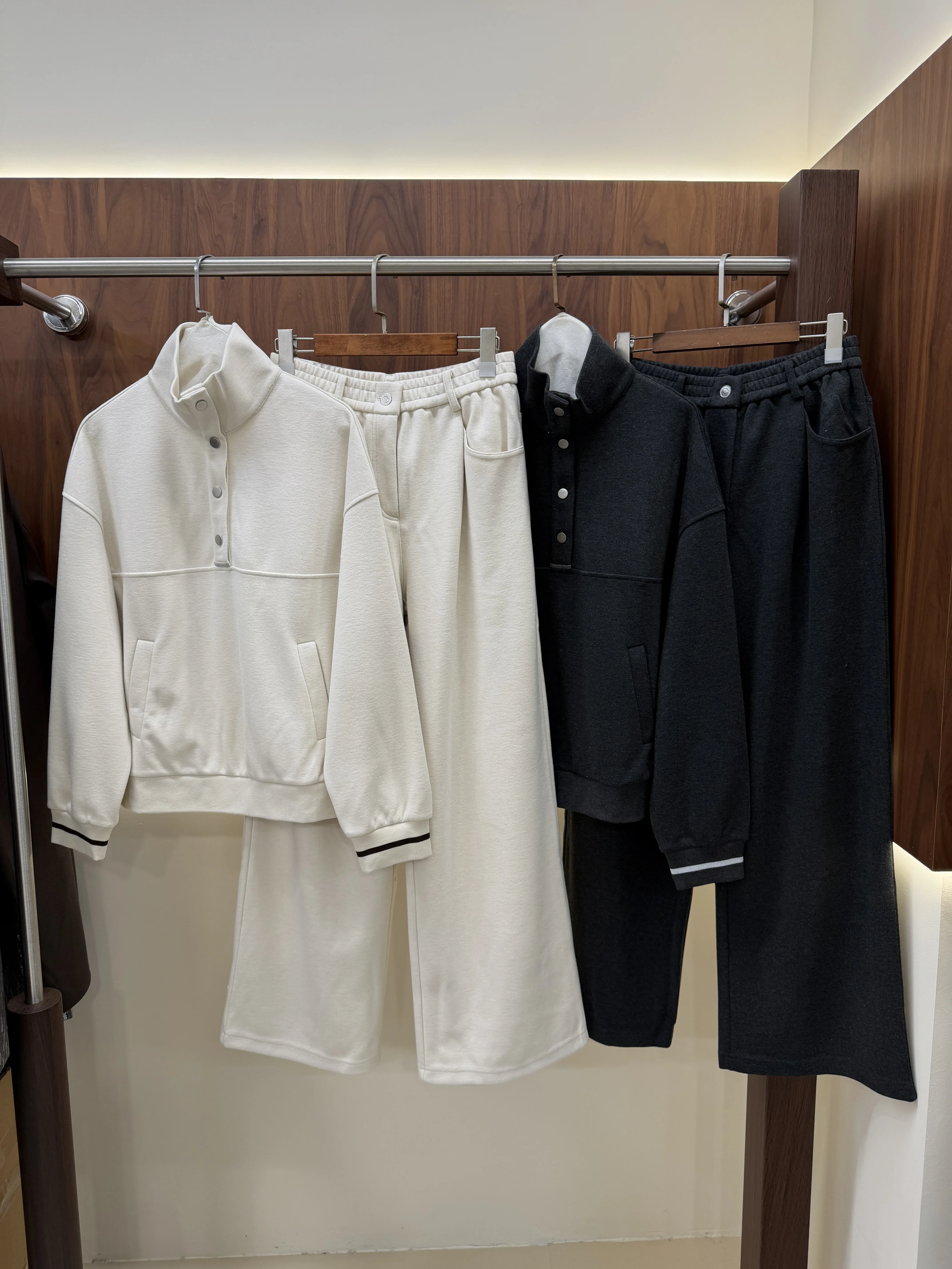 2026 Autumn Women's Sweatshirt Set for : Mock-Neck Pullover and Wide-Leg Pants