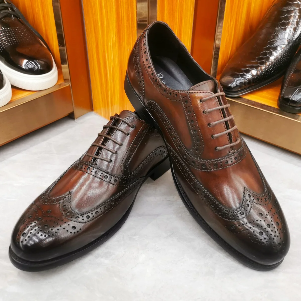 Luxury Men's Dress Shoes Genuine Leather Brogue Wingtip Toe Oxford Black Brown Lace-Up Business Wedding Formal Men Shoes
