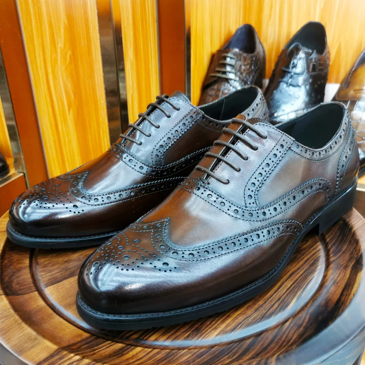 Luxury Men's Dress Shoes Genuine Leather Brogue Wingtip Toe Oxford Black Brown Lace-Up Business Wedding Formal Men Shoes