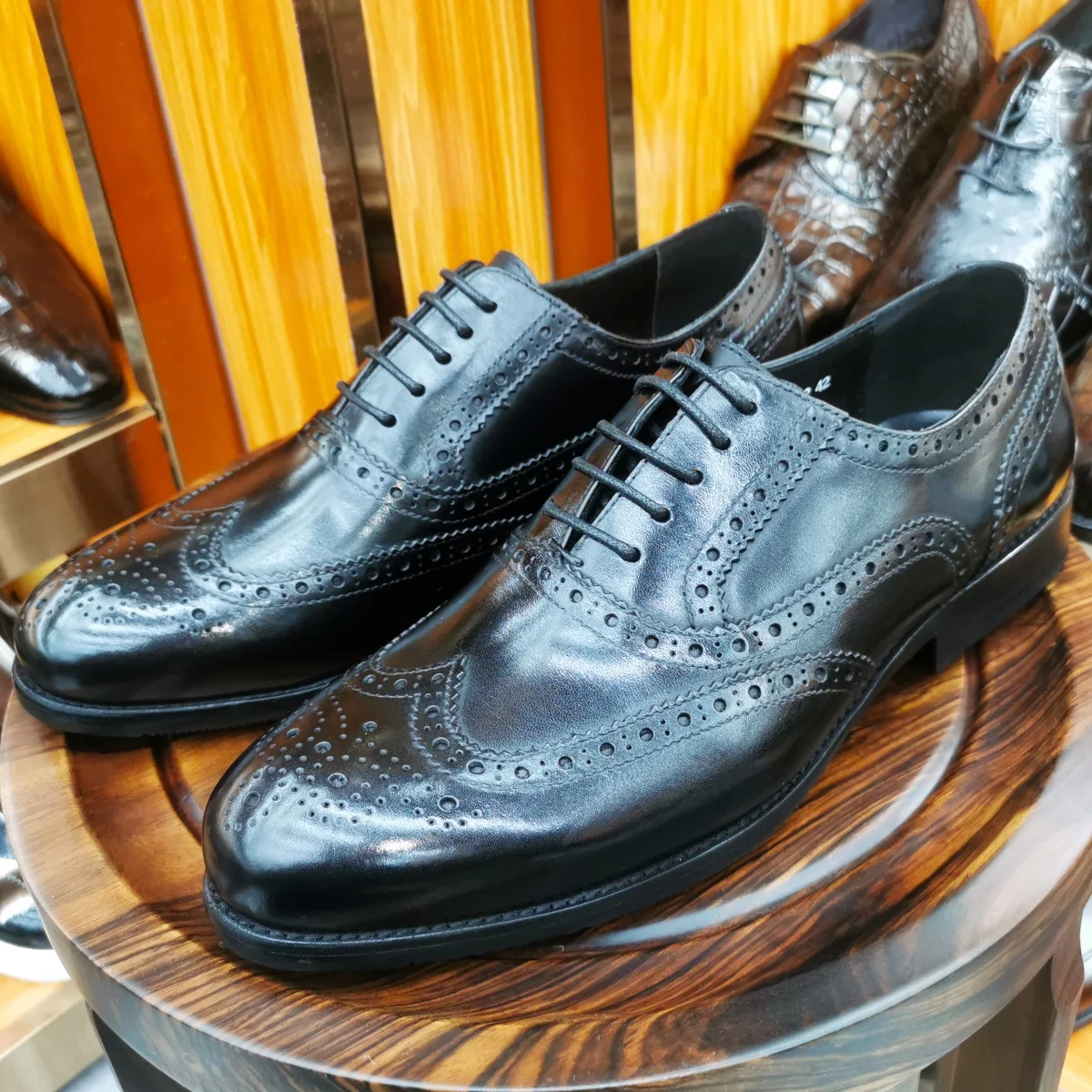 Luxury Men's Dress Shoes Genuine Leather Brogue Wingtip Toe Oxford Black Brown Lace-Up Business Wedding Formal Men Shoes