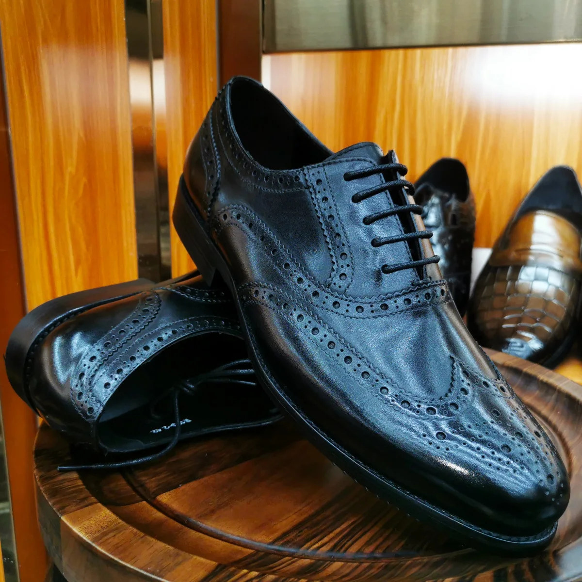 Luxury Men's Dress Shoes Genuine Leather Brogue Wingtip Toe Oxford Black Brown Lace-Up Business Wedding Formal Men Shoes