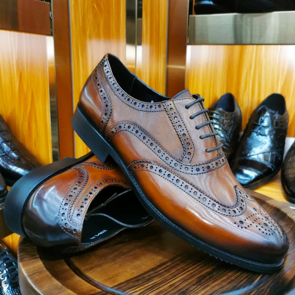 Luxury Men's Dress Shoes Genuine Leather Brogue Wingtip Toe Oxford Black Brown Lace-Up Business Wedding Formal Men Shoes