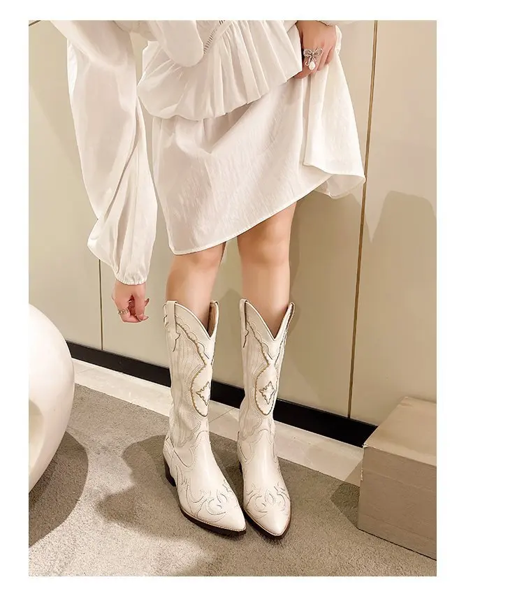 Autumn Embroidered Western Cowboy Boots new Square Heels Pointed shoes Casual fashion long boots Comfortable waterproof shoes