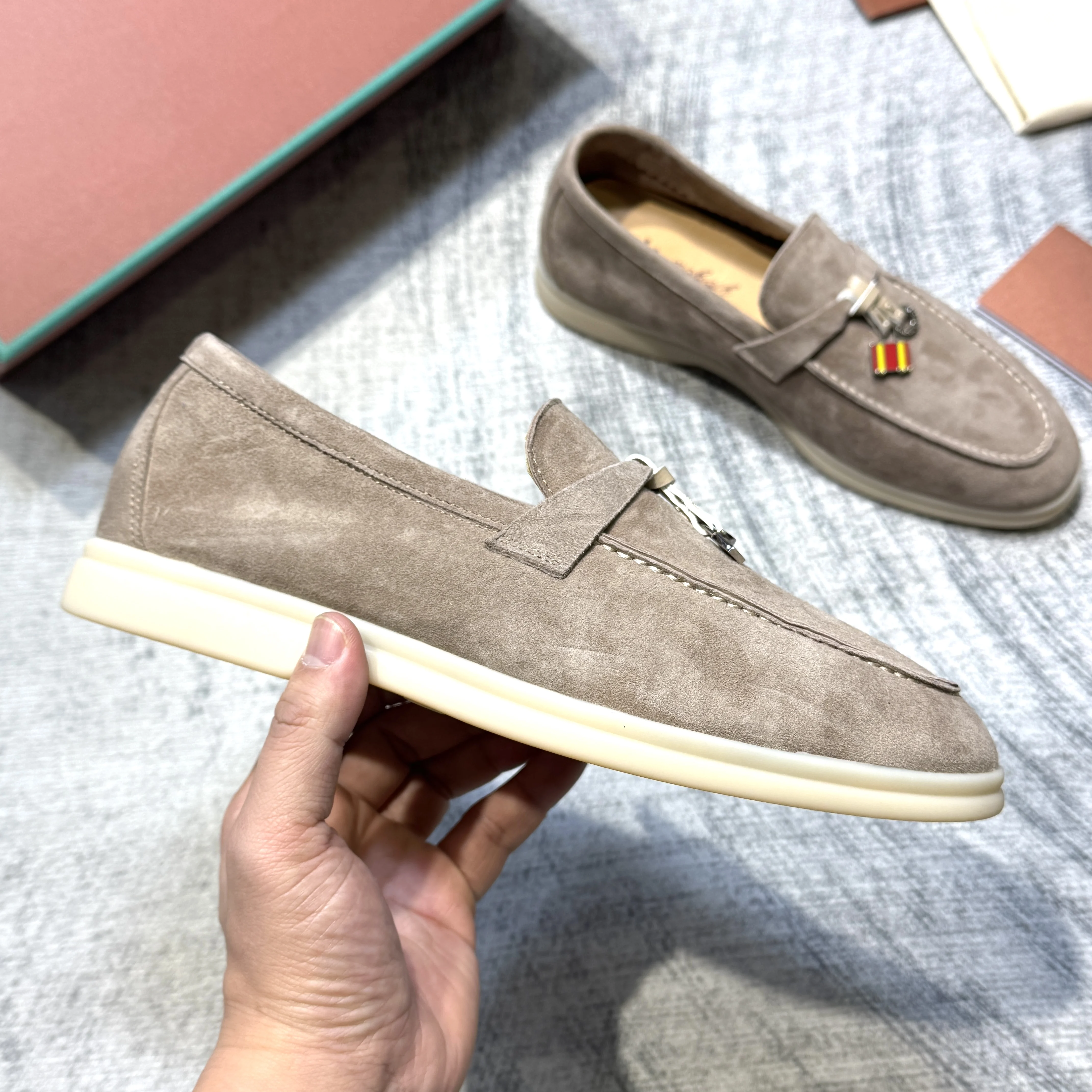 Suede Leather Loafers for Women Summer Walk Designer Flat Shoes Fashion Causal Moccasines Metal Pendant High Quality Comfortable