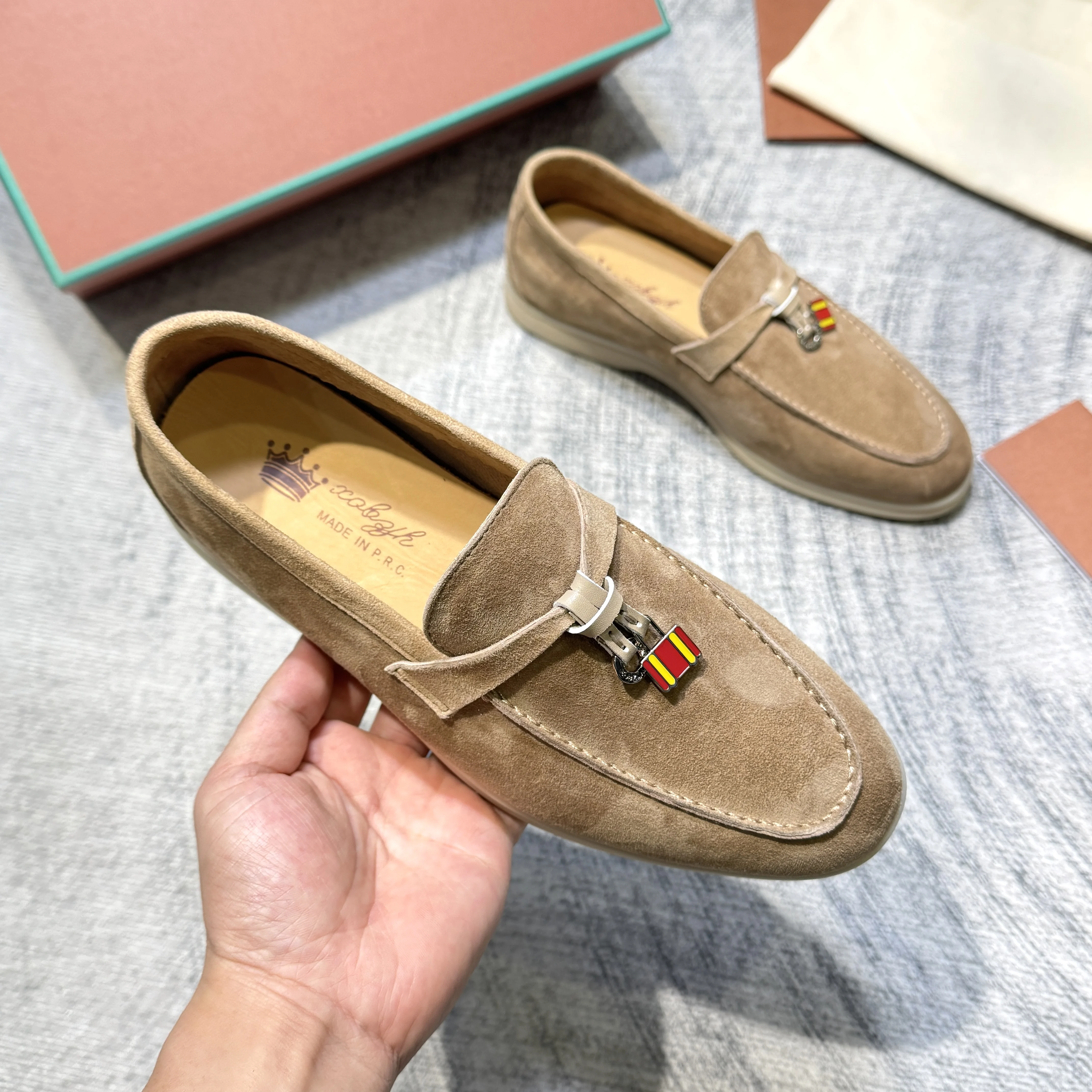 Suede Leather Loafers for Women Summer Walk Designer Flat Shoes Fashion Causal Moccasines Metal Pendant High Quality Comfortable