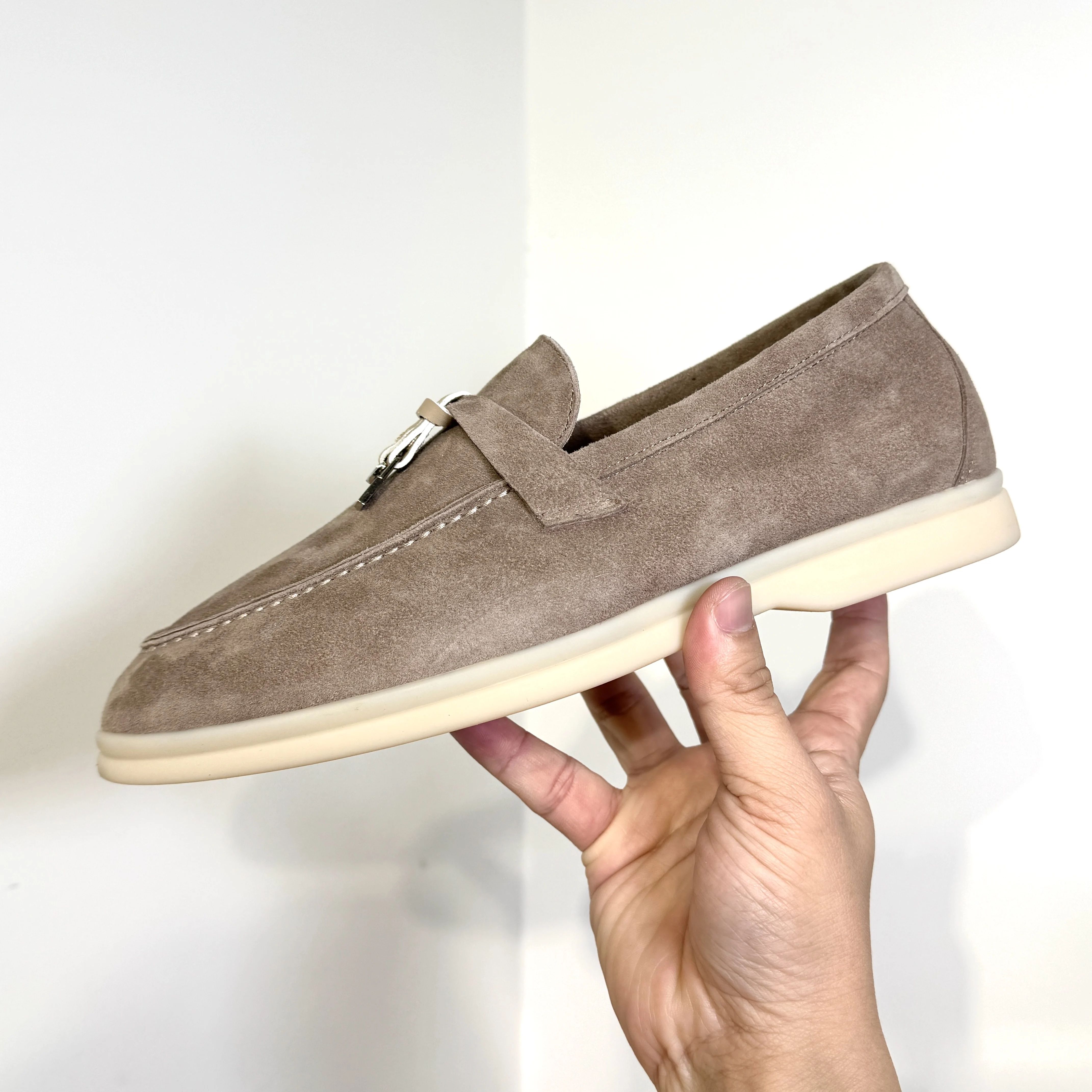 Suede Leather Loafers for Women Summer Walk Designer Flat Shoes Fashion Causal Moccasines Metal Pendant High Quality Comfortable