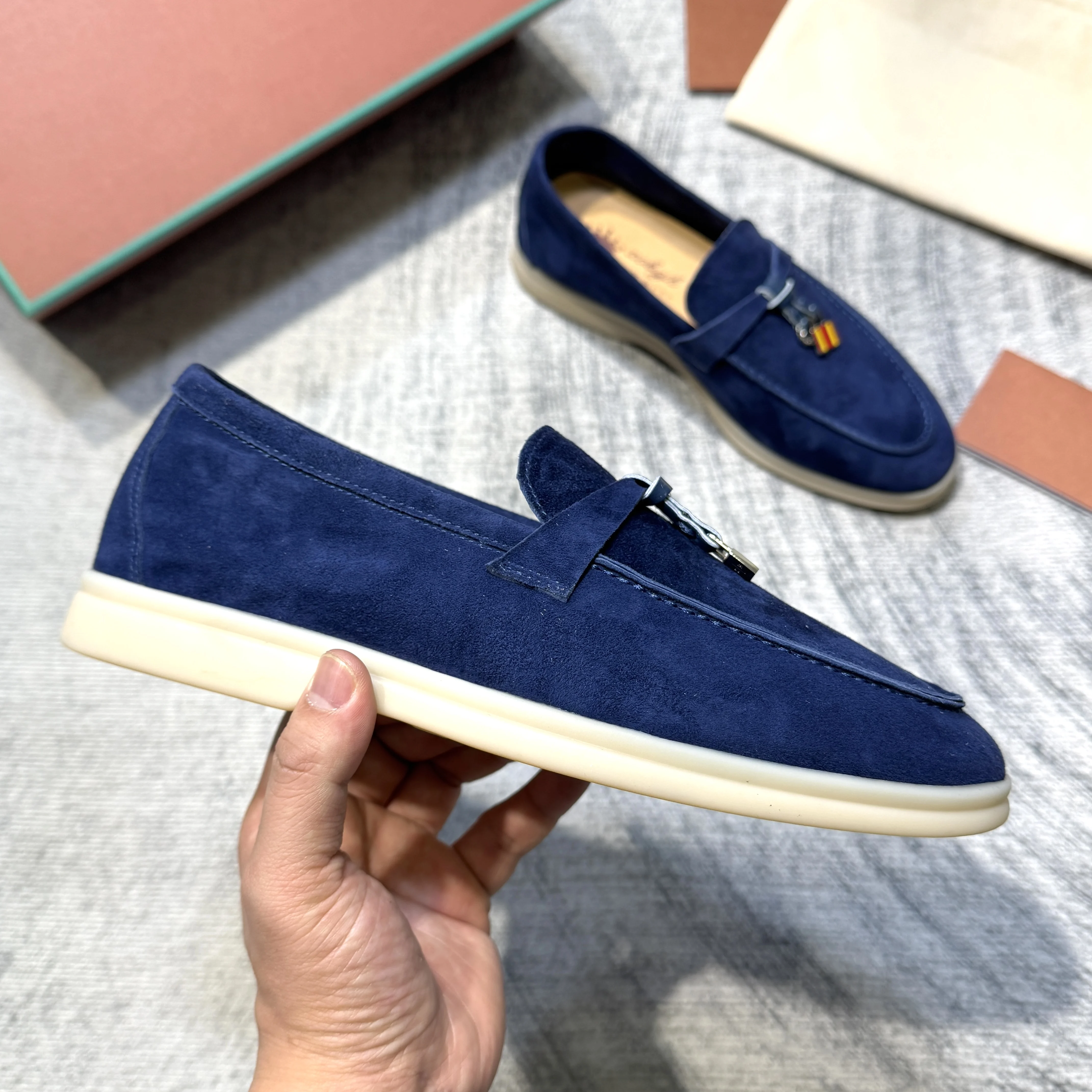 Suede Leather Loafers for Women Summer Walk Designer Flat Shoes Fashion Causal Moccasines Metal Pendant High Quality Comfortable