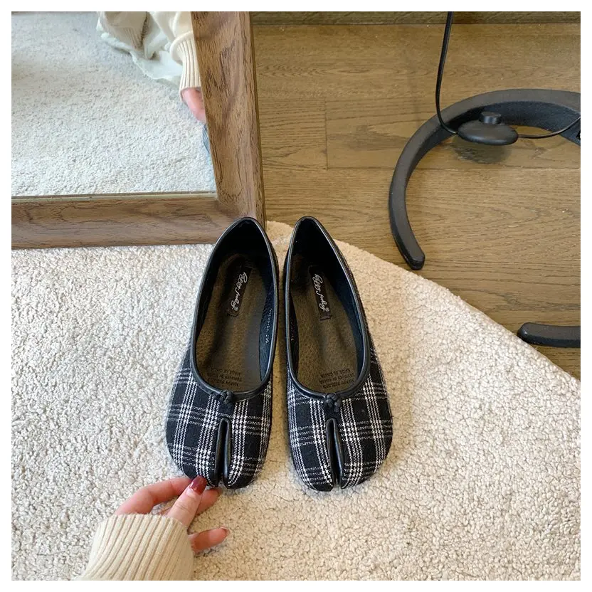 2023 Women Flats Tabi ninja Shoes Women Microfiber Leather Comfy Flats Split Toe Loafers Soft Bottom Moccasins Solid Brief Mujer