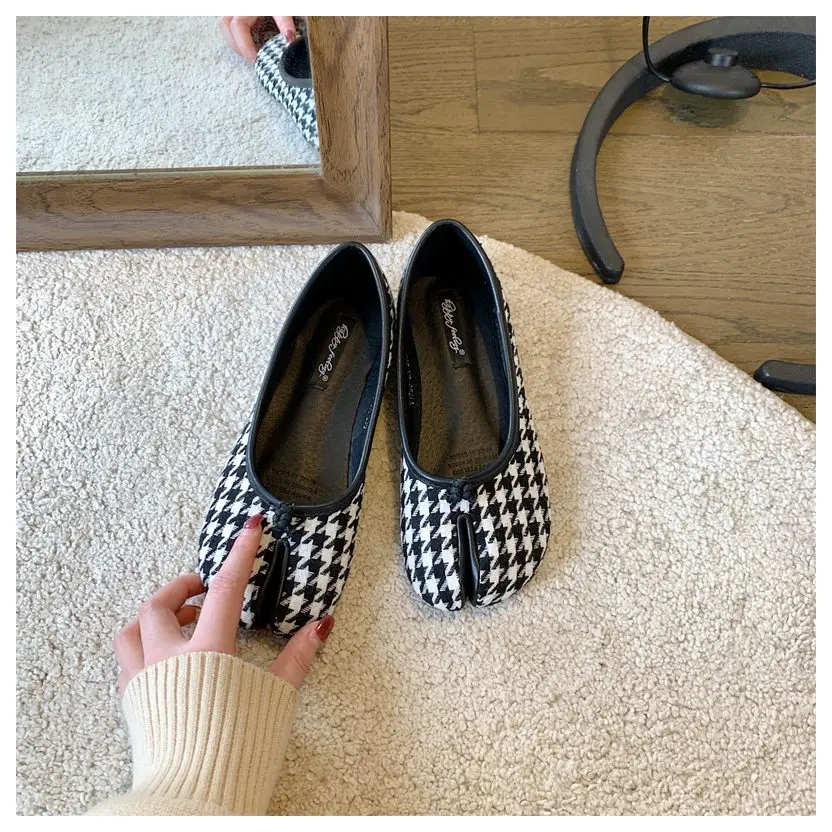 2023 Women Flats Tabi ninja Shoes Women Microfiber Leather Comfy Flats Split Toe Loafers Soft Bottom Moccasins Solid Brief Mujer