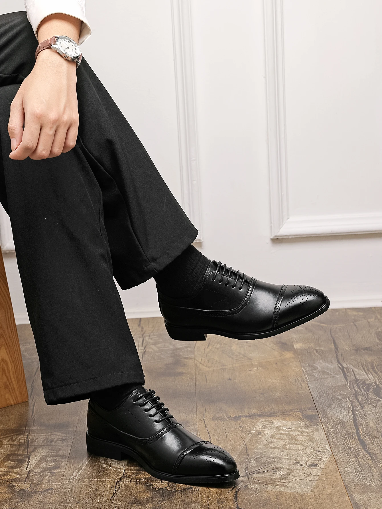 Oxfords Men Shoes Red Sole Fashion Business Casual Party Banquet Daily Retro Carved Lace-up Brogue Dress Shoes