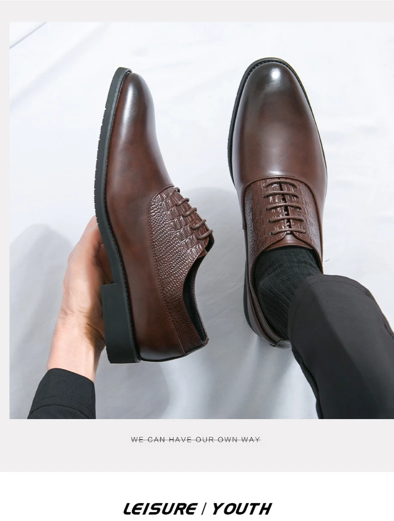 Oxfords Men Shoes Red Sole Fashion Business Casual Party Banquet Daily Retro Carved Lace-up Brogue Dress Shoes