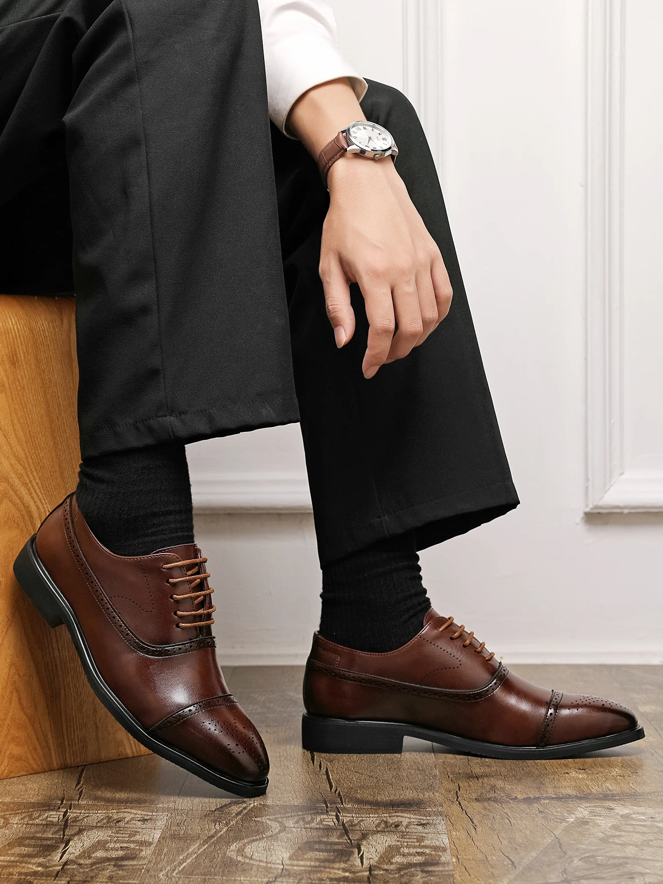 Oxfords Men Shoes Red Sole Fashion Business Casual Party Banquet Daily Retro Carved Lace-up Brogue Dress Shoes