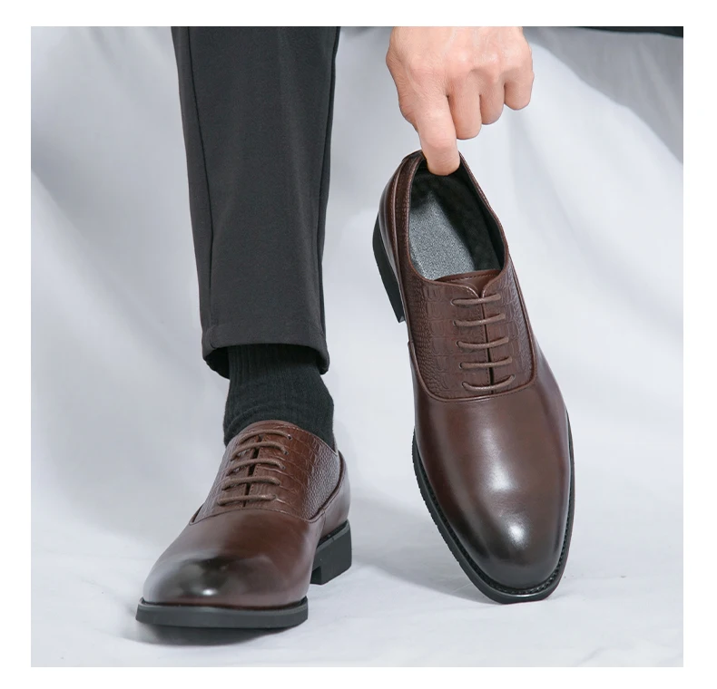 Oxfords Men Shoes Red Sole Fashion Business Casual Party Banquet Daily Retro Carved Lace-up Brogue Dress Shoes