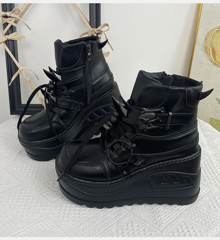 2025 Women's Black Skull Decorative Gothic Tide Genuine Leather Shoes 9cm Thick-soled Lace-Up Short Boots