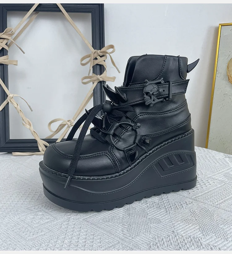 2025 Women's Black Skull Decorative Gothic Tide Genuine Leather Shoes 9cm Thick-soled Lace-Up Short Boots