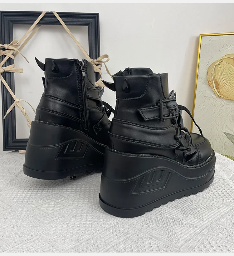 2025 Women's Black Skull Decorative Gothic Tide Genuine Leather Shoes 9cm Thick-soled Lace-Up Short Boots