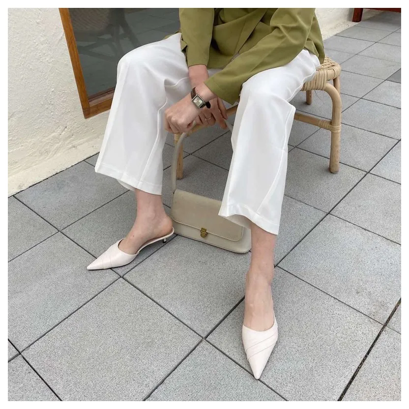 Brand Slippers Women Pointed Toe Slides Women Low Heel Mules Thin Heel Slippers Outdoor Flip Flops Pleated Shoes Female Sandals