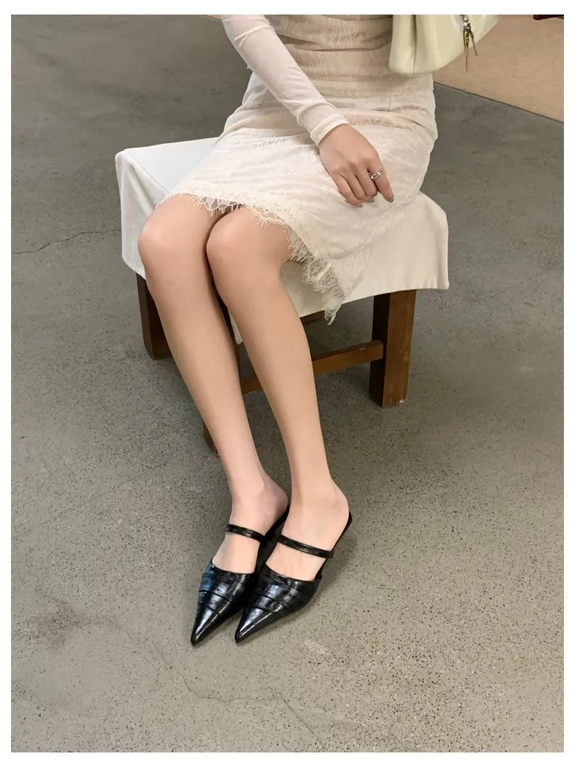 Brand Slippers Women Pointed Toe Slides Women Low Heel Mules Thin Heel Slippers Outdoor Flip Flops Pleated Shoes Female Sandals