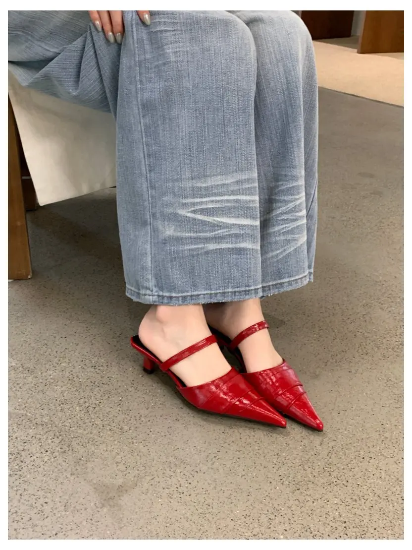 Brand Slippers Women Pointed Toe Slides Women Low Heel Mules Thin Heel Slippers Outdoor Flip Flops Pleated Shoes Female Sandals