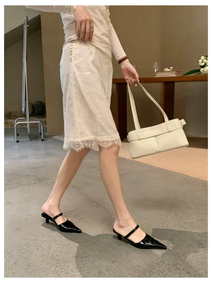 Brand Slippers Women Pointed Toe Slides Women Low Heel Mules Thin Heel Slippers Outdoor Flip Flops Pleated Shoes Female Sandals