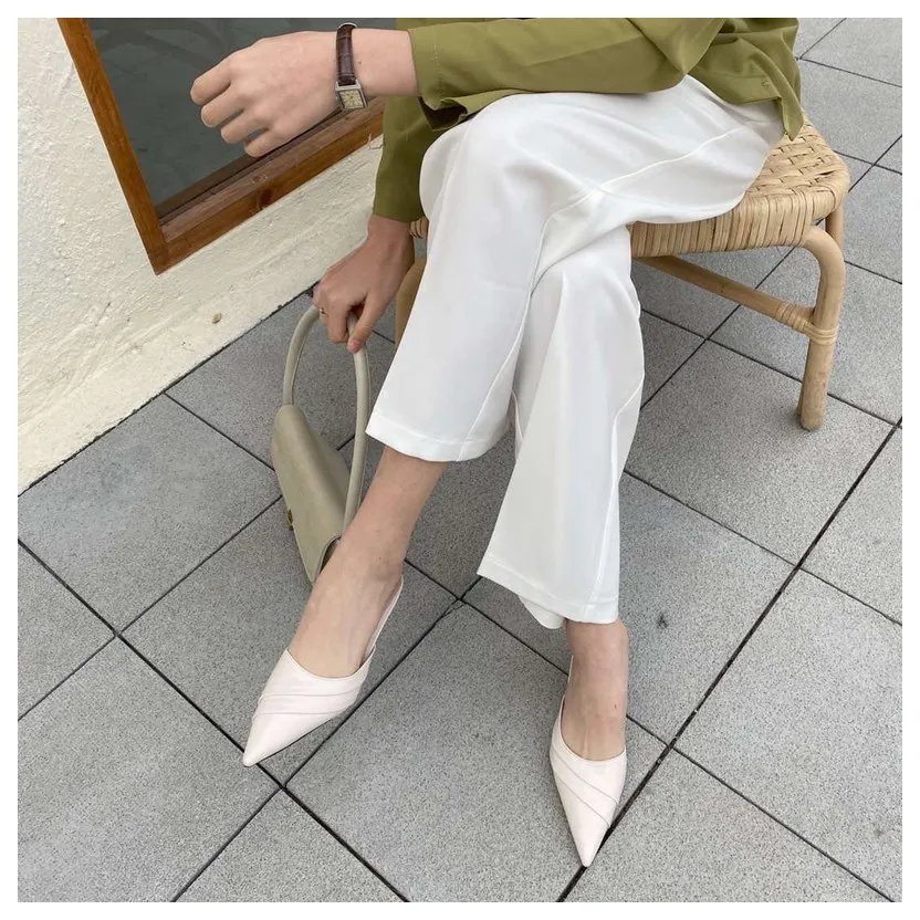 Brand Slippers Women Pointed Toe Slides Women Low Heel Mules Thin Heel Slippers Outdoor Flip Flops Pleated Shoes Female Sandals