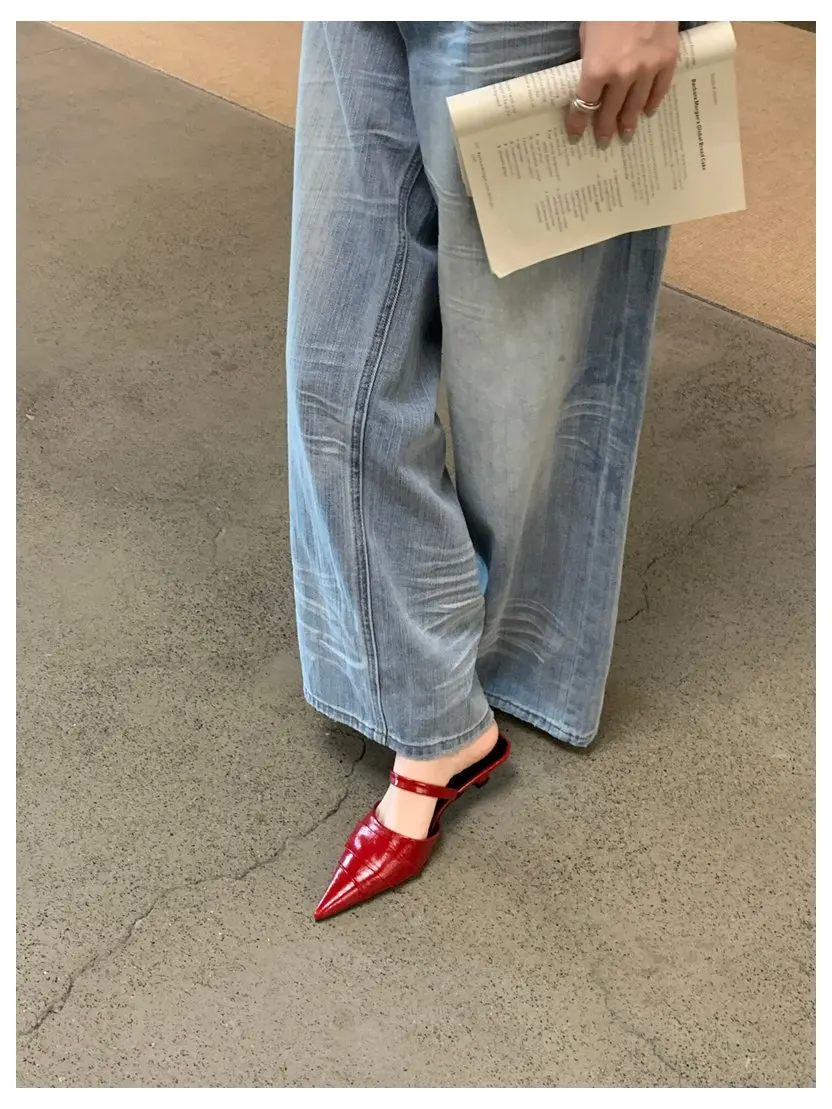 Brand Slippers Women Pointed Toe Slides Women Low Heel Mules Thin Heel Slippers Outdoor Flip Flops Pleated Shoes Female Sandals