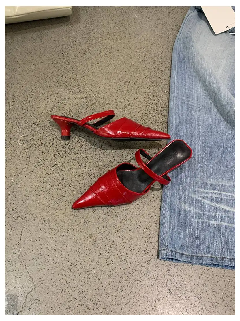 Brand Slippers Women Pointed Toe Slides Women Low Heel Mules Thin Heel Slippers Outdoor Flip Flops Pleated Shoes Female Sandals