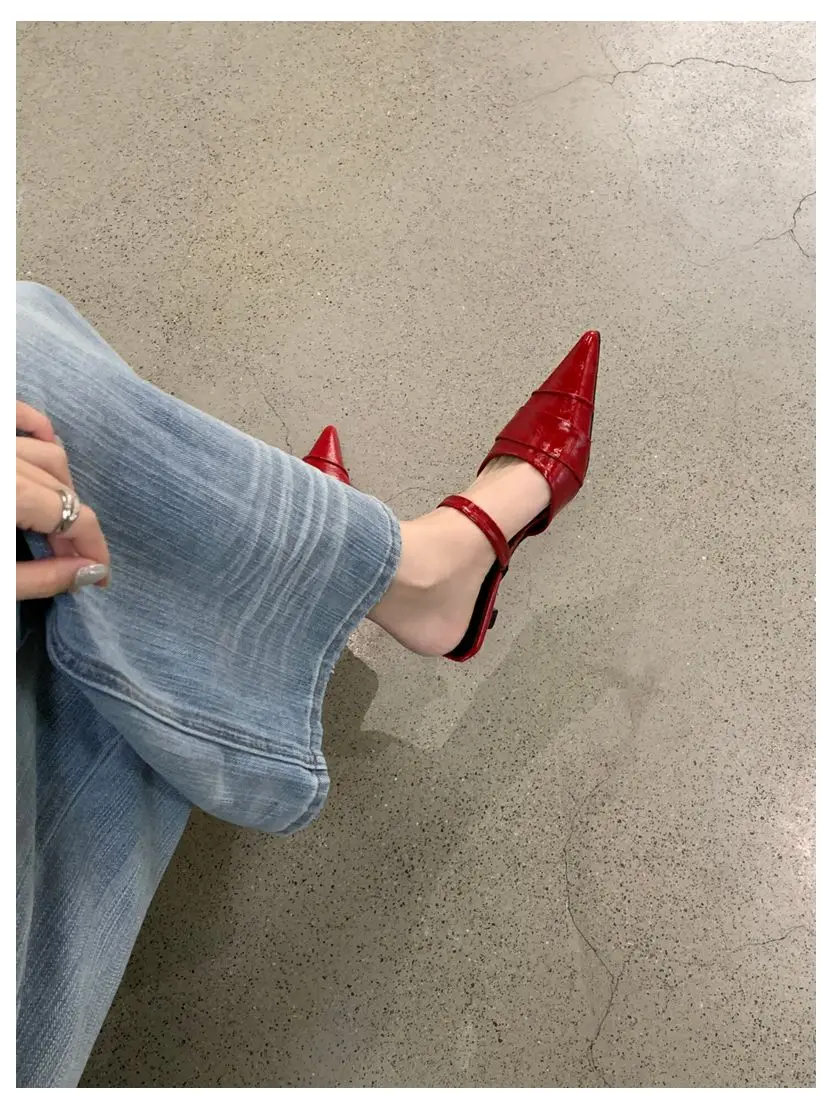 Brand Slippers Women Pointed Toe Slides Women Low Heel Mules Thin Heel Slippers Outdoor Flip Flops Pleated Shoes Female Sandals