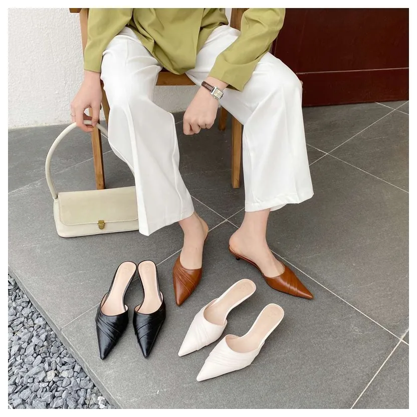 Brand Slippers Women Pointed Toe Slides Women Low Heel Mules Thin Heel Slippers Outdoor Flip Flops Pleated Shoes Female Sandals