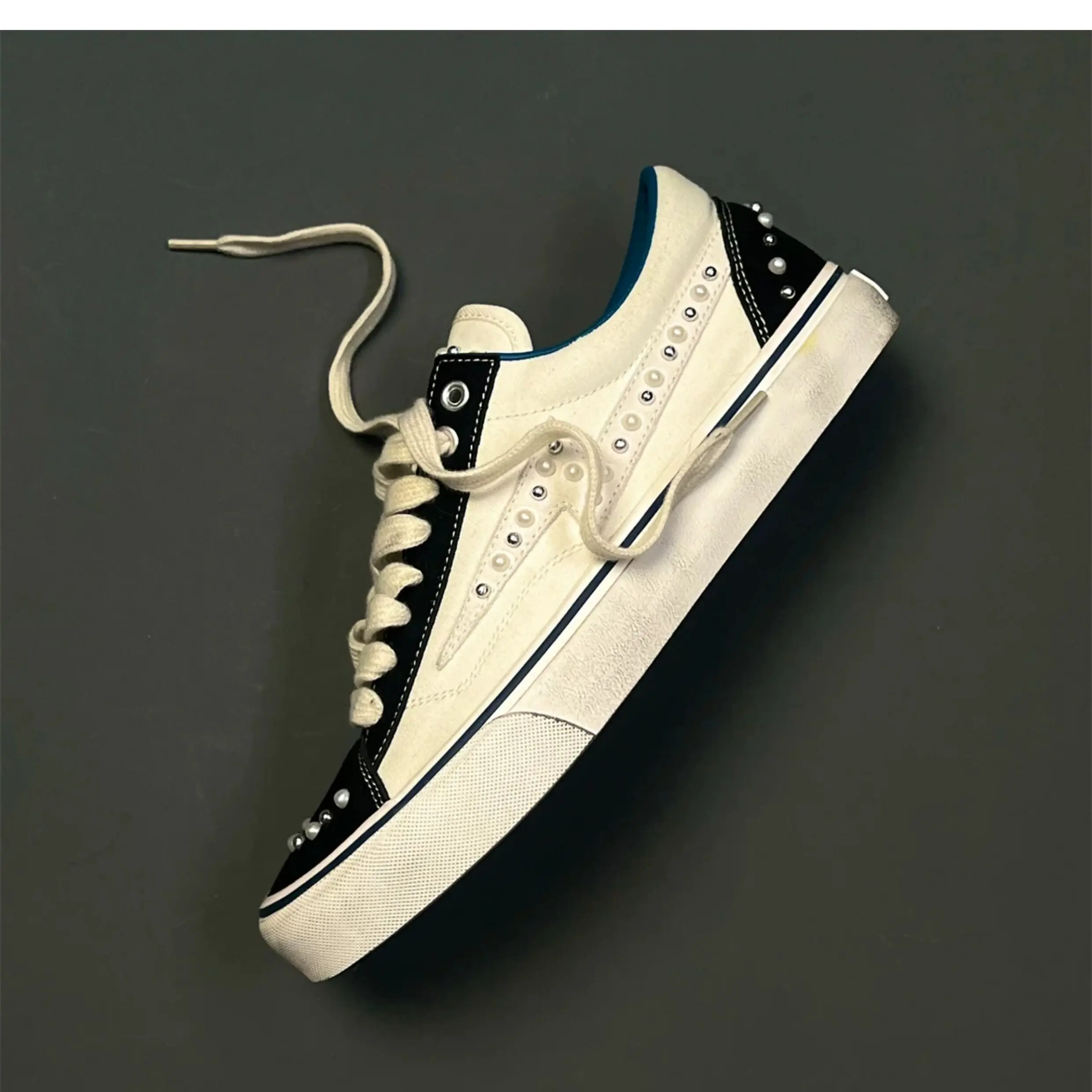 Dopamine Co., Ltd. Skateboard Shoe Head Blasting American retro fashion street leisure skateboard shoes.