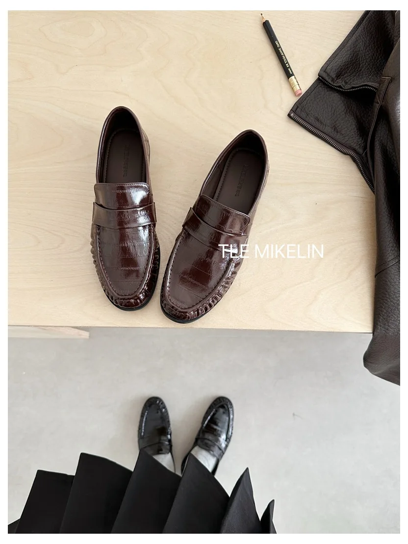 2025 New Brand Design Flats Shoes Women Fashion Round Toe Slip On Loafers Casual Moccasin Retro Loafers Driving Lazy Shoes Mujer