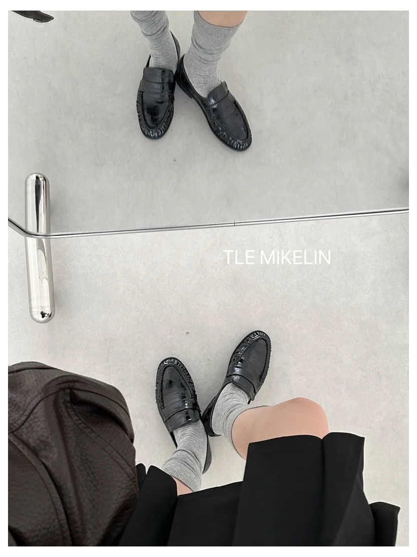 2025 New Brand Design Flats Shoes Women Fashion Round Toe Slip On Loafers Casual Moccasin Retro Loafers Driving Lazy Shoes Mujer