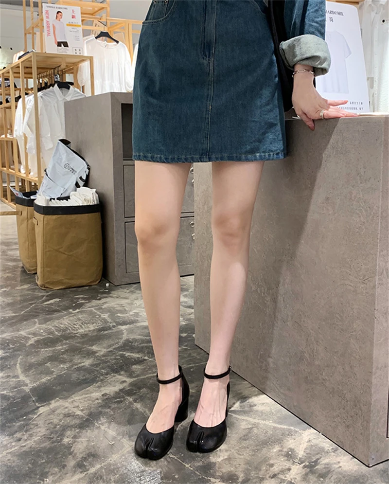 2026 Autumn Women Tabi Ninja Heels Ankle Strap Elegant Mary Janes Pumps Split Toe Square Heel Sandals Banquet Party Zapatos