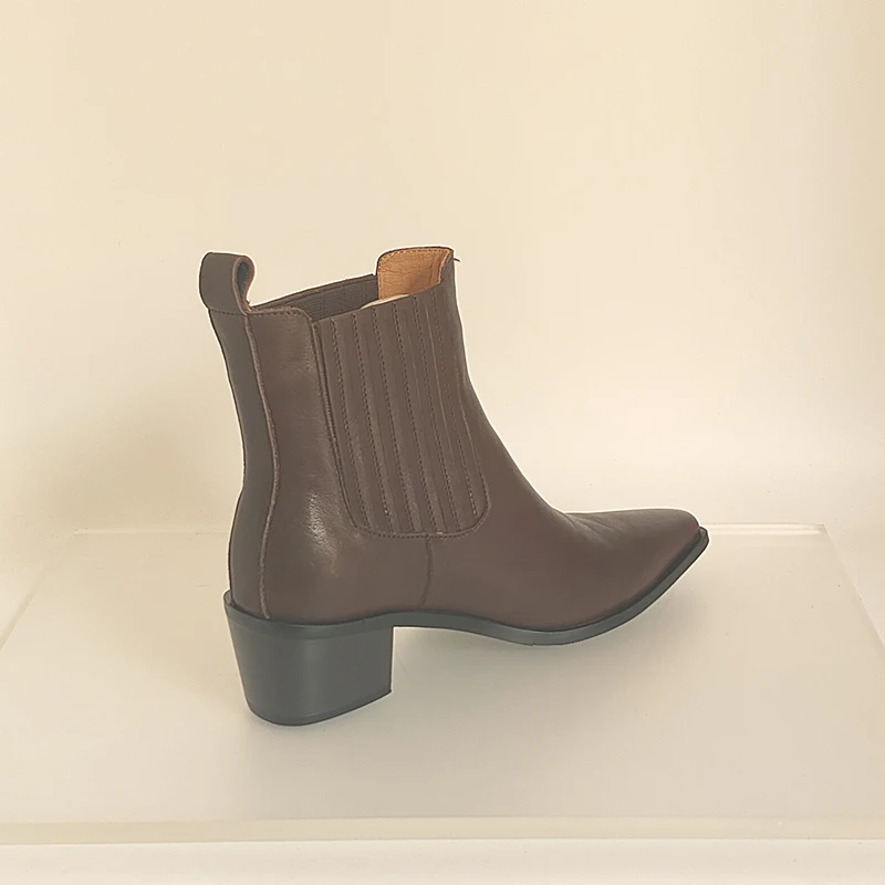 SmallHut 2026 New Trend Women Autumn Winter Genuine Leather Ankle Boots Black Brown High Chunky Heeled Pointed Toe Chelsea Boots