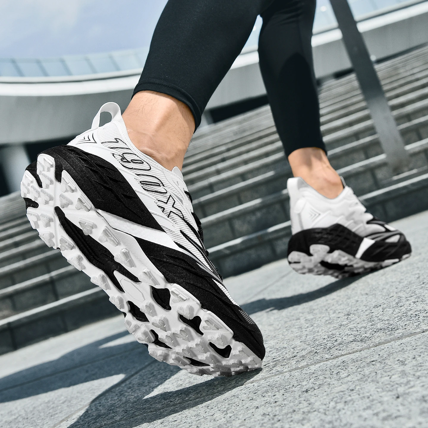 Men's Casual Sports Shoes, New Running Shoes, Breathable Mesh, Cushioning and Rebound, Shock Absorption and Durability, Suitable for Outdoor Sports, Leisure Fitness, Gym Workouts, Suitable for All Seasons