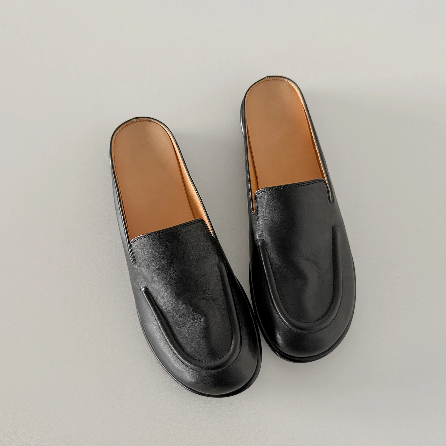 Dilalula 2026 Genuine Cow Leather women's Mules Round Toe Flat Heel Covered Toe Slippers Female Casual Slides Vacation Shoes
