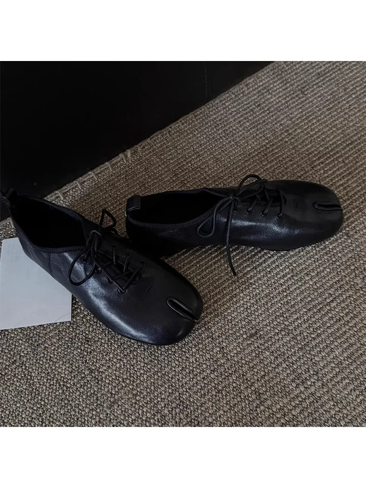 Trendy Fashion Womens Split Toe Tabi Pig Foot Flat Shoes Soft Comfort Lace Up Ballet Inspired Loafers Suitable for Daily Commute