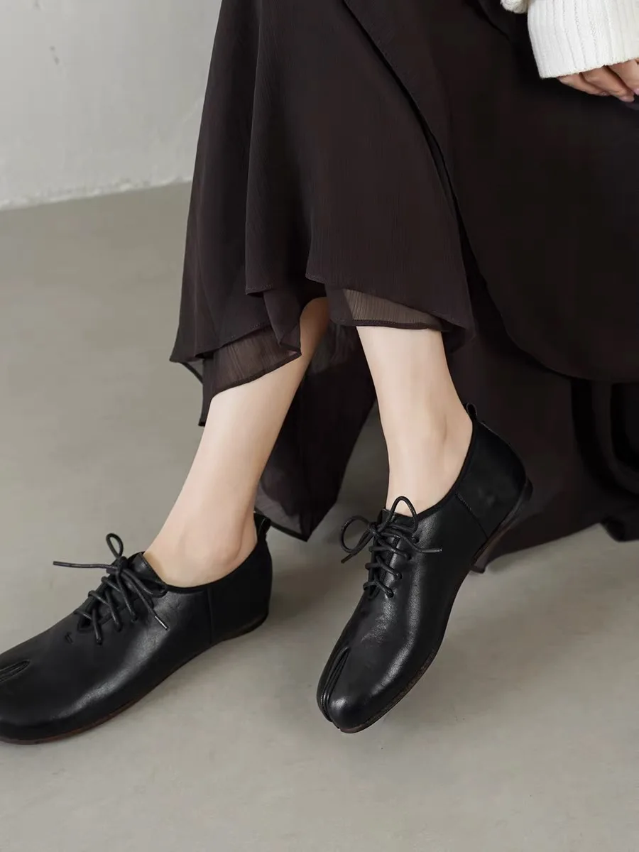 Trendy Fashion Womens Split Toe Tabi Pig Foot Flat Shoes Soft Comfort Lace Up Ballet Inspired Loafers Suitable for Daily Commute