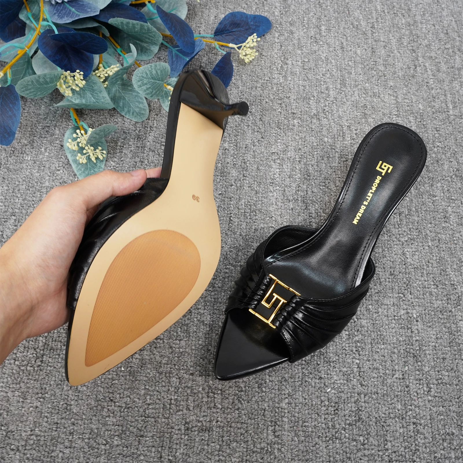 Ladies' High Heels and Slippers, Pointed Design, Metal Decoration, Slim Heel, Suitable for Women to Wear, Fashionable Style, Sum
