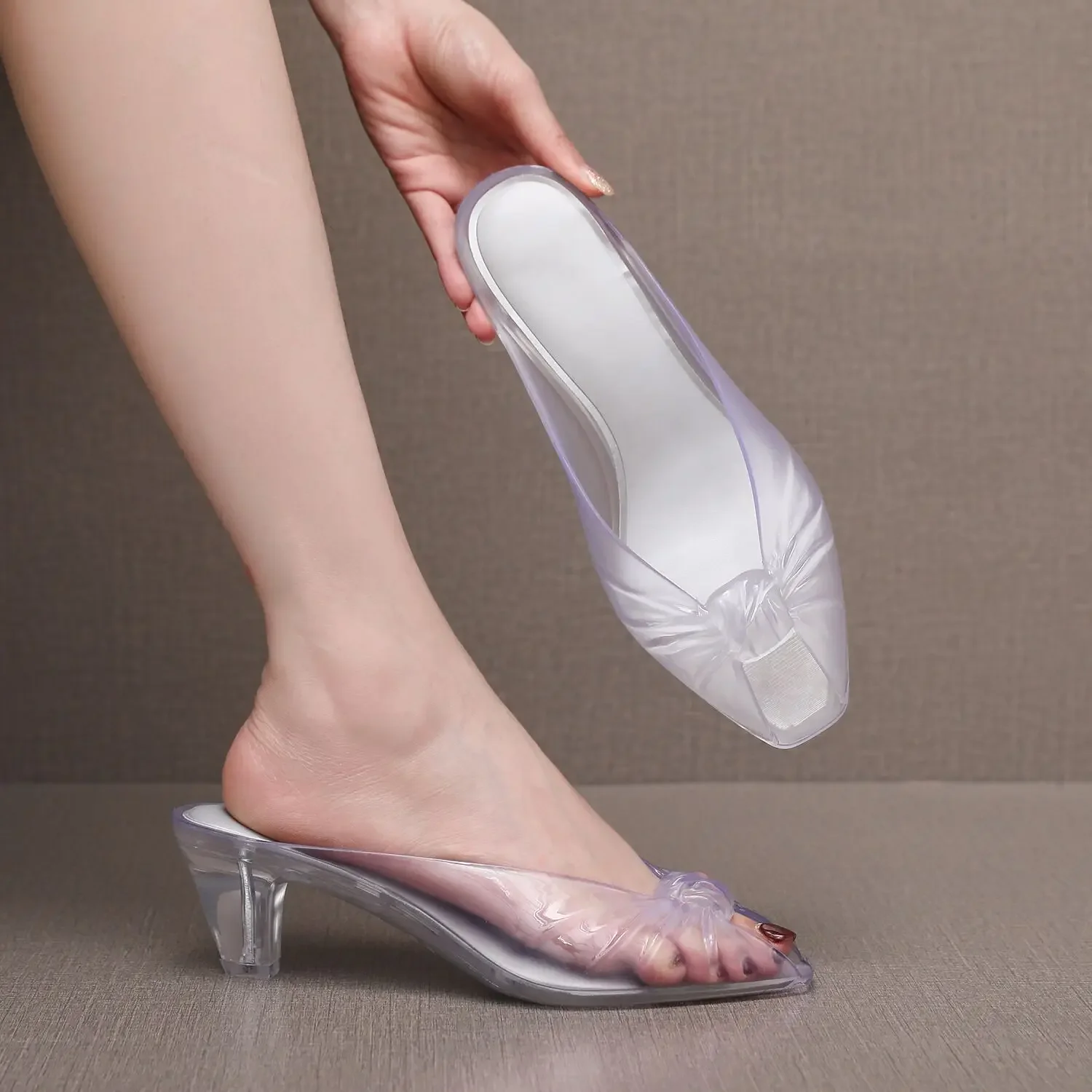 New Fish Mouth Wrinkled Thick Heels Cool Slippers for Outerwear Fashion Casual Crystal Jelly Sandals for Women