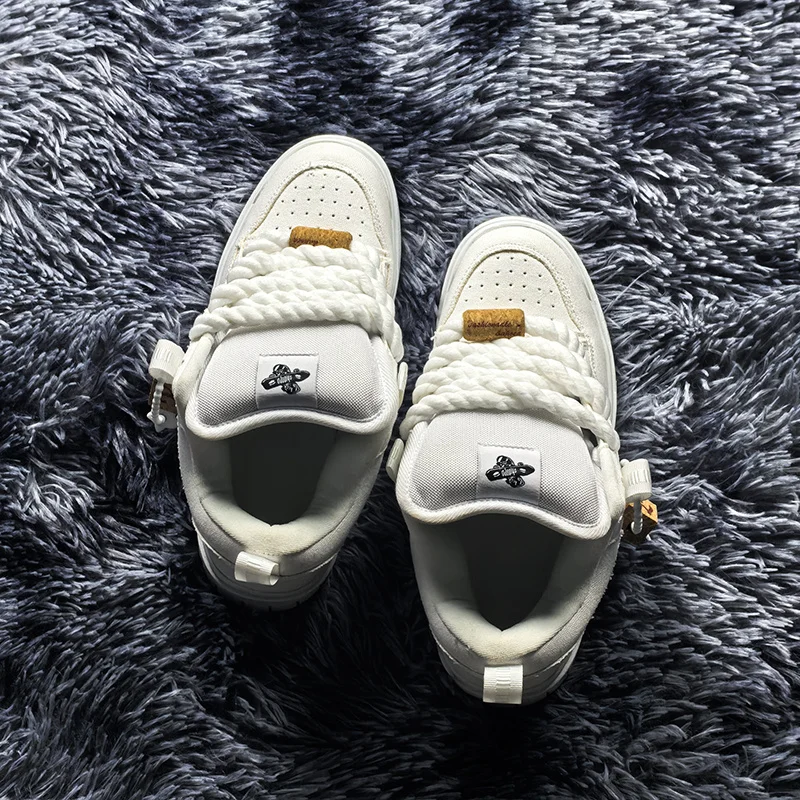Simple White Sneakers for Couples, Large Size Shoes for Men, Suitable for All Seasons, Breathable and Versatile Casual Sneakers