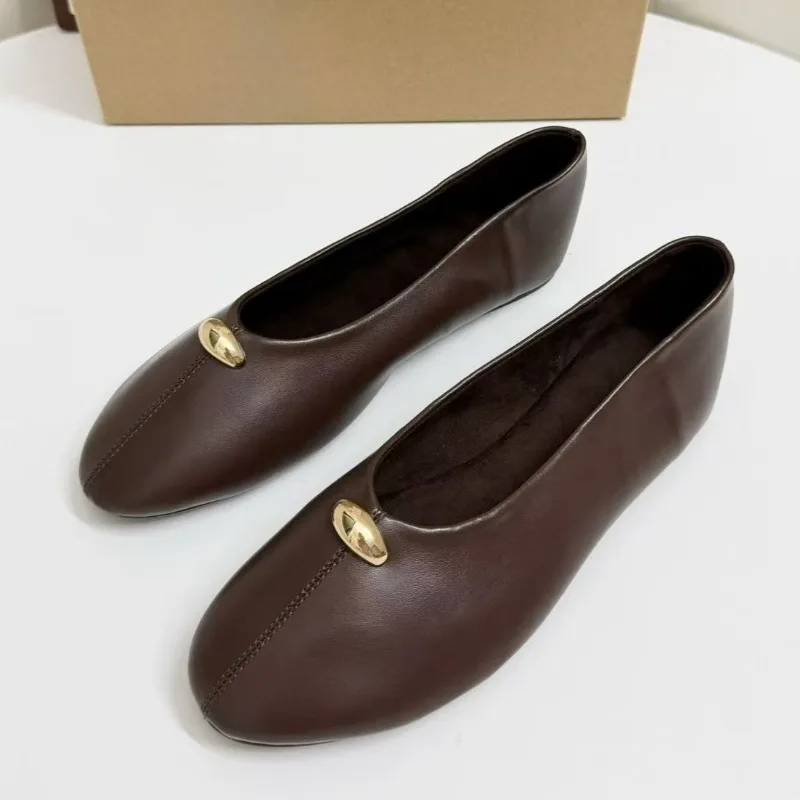 Soft Leather Women Ballet Flats Metal Decoration Retro Round Toe Lightweight Shallow Comfortable Office Work Ladies Shoes